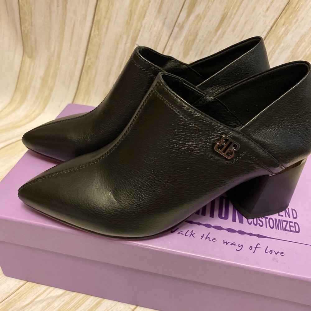 Nine Seven Genuine Leather  Slip on bootie size 5